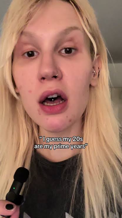 6786