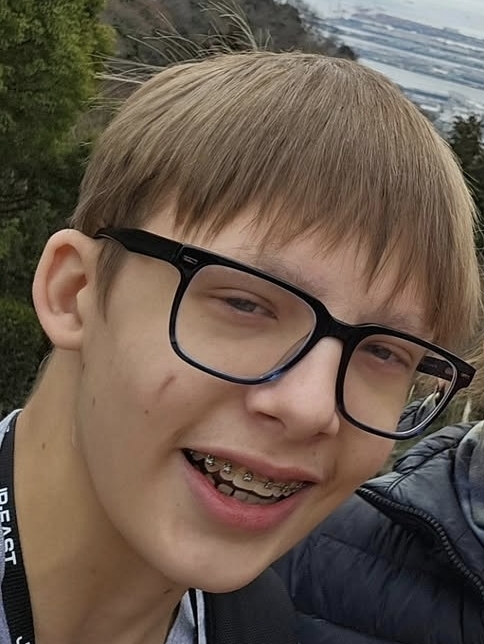 10882