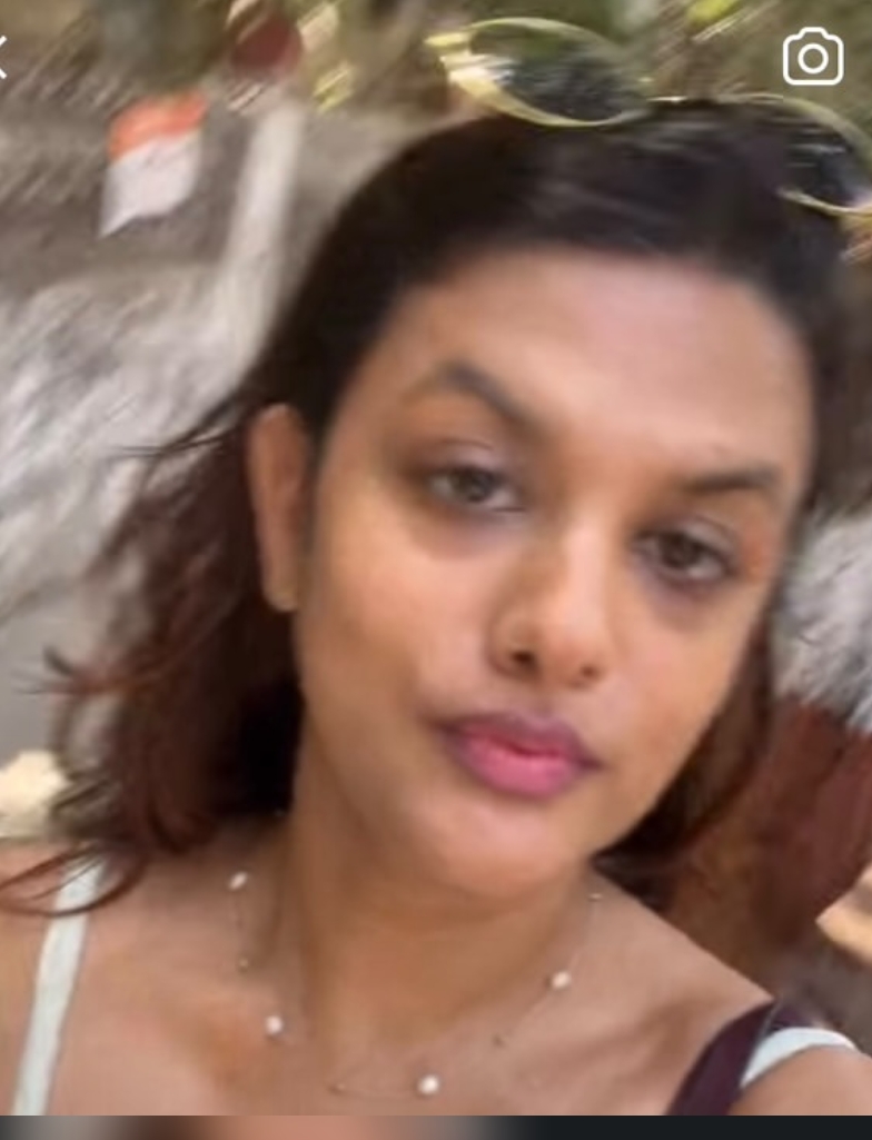 1000095749