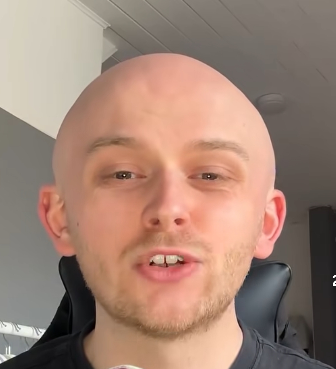 1000085895