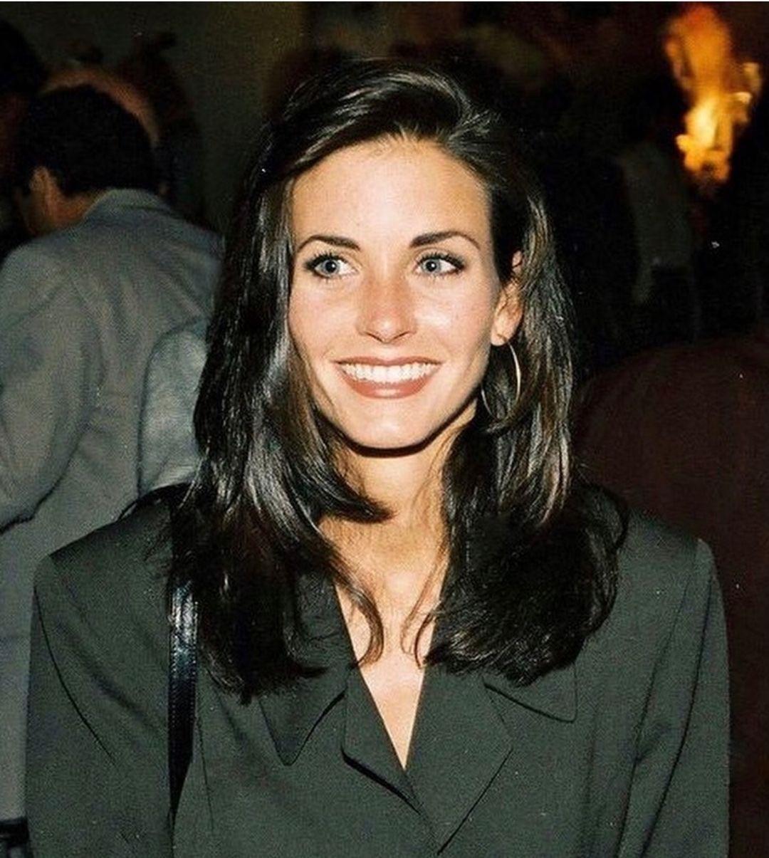 Young courteney cox is so beautiful v0 57ffpi65h4gf1