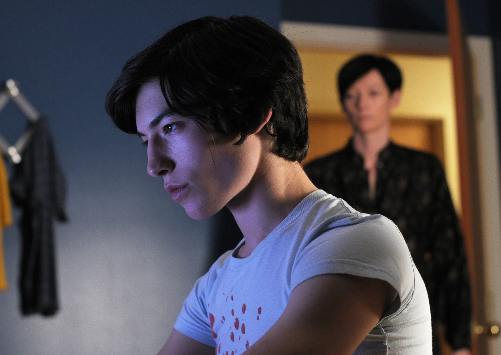 Img ezra miller profile 163536649367