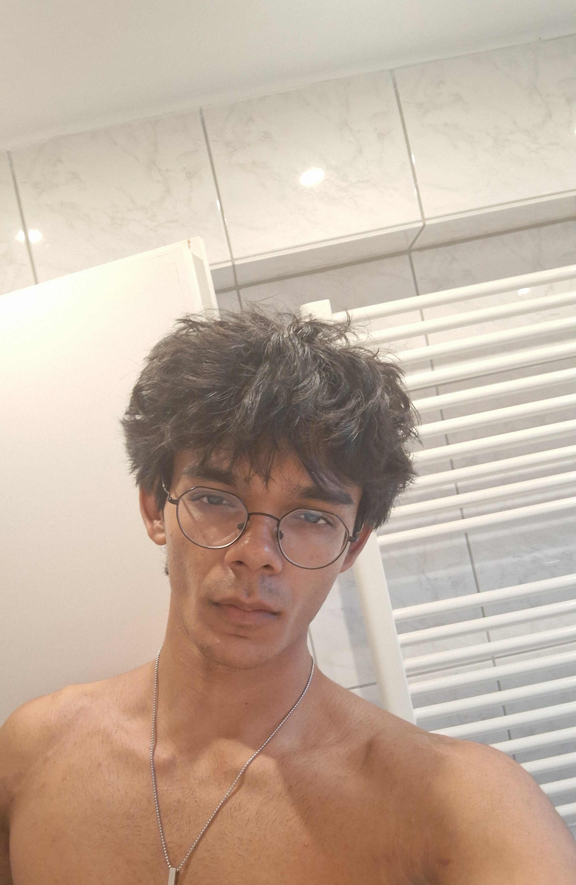 1000048568