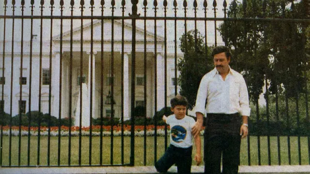 Pablo escobar in front of the white house with his son
