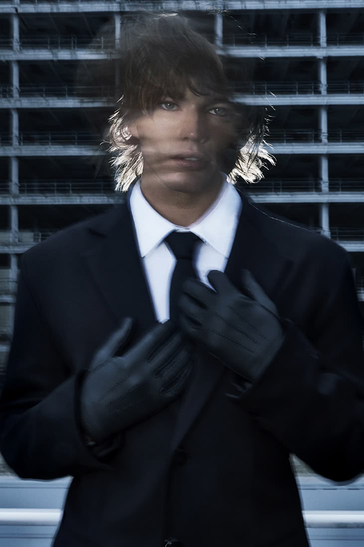 9693