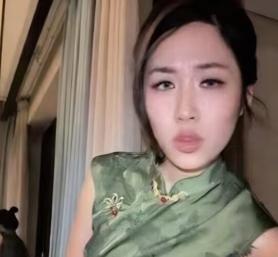 HKF QQya4AAw9HV