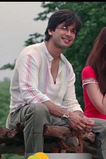 shahid-kapoor-in-jab-we-met-v0-xausetlwc45f1.jpg