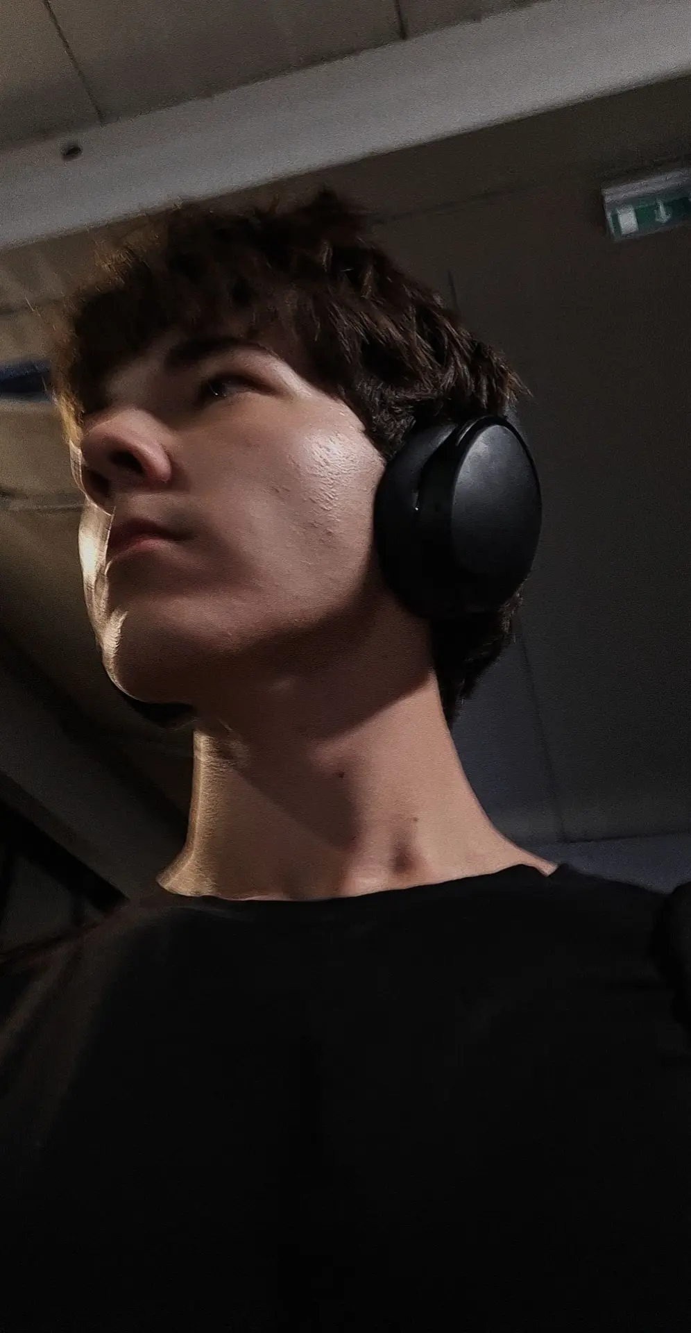 16083