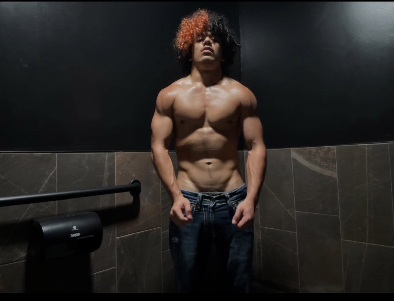 1786573935359