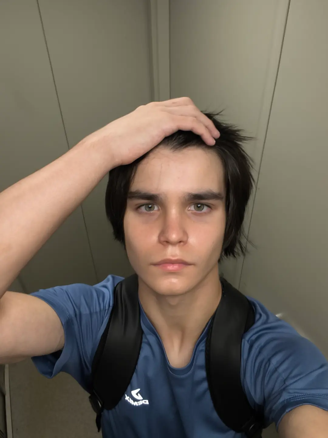 7702
