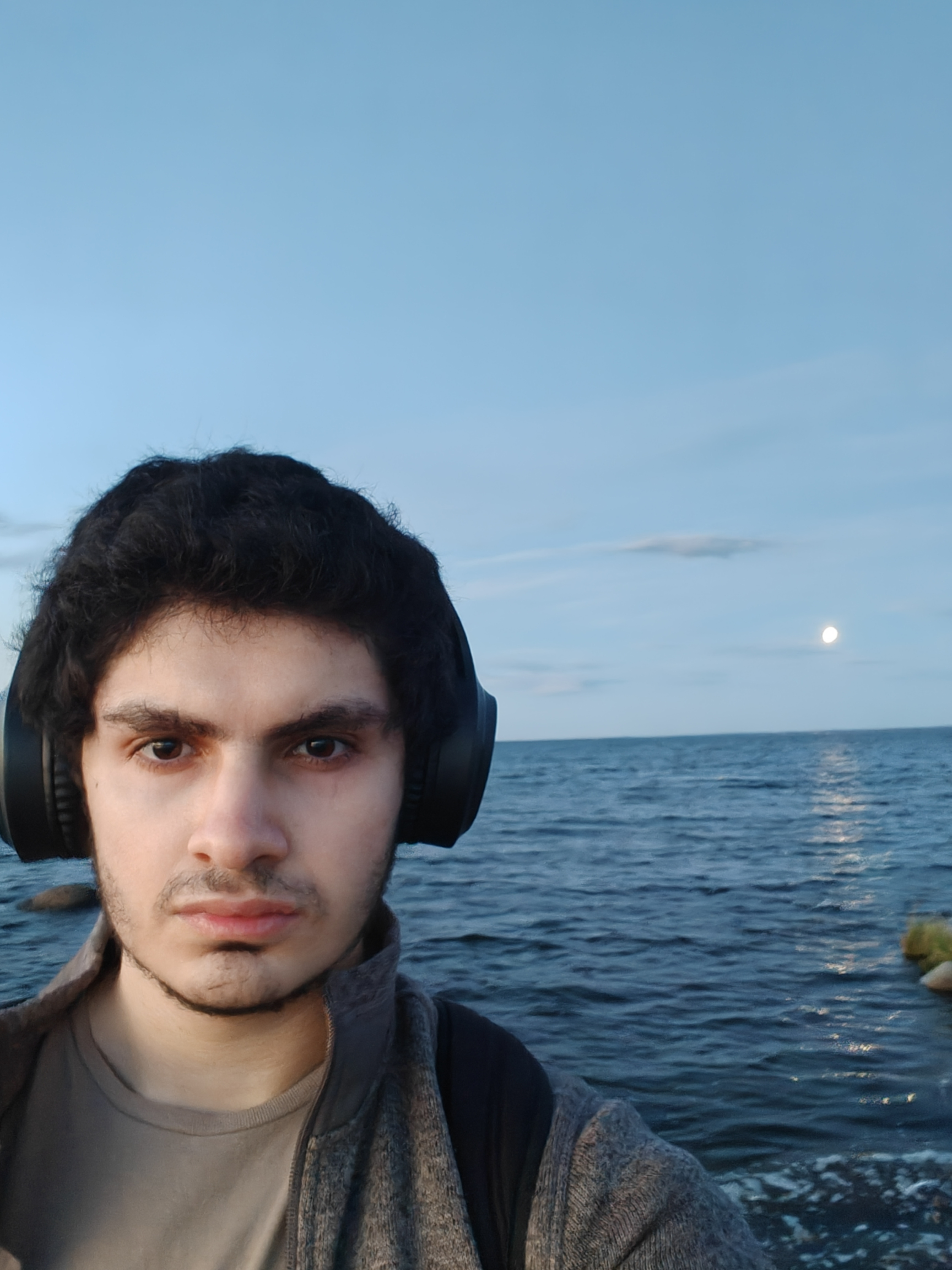 1000008886