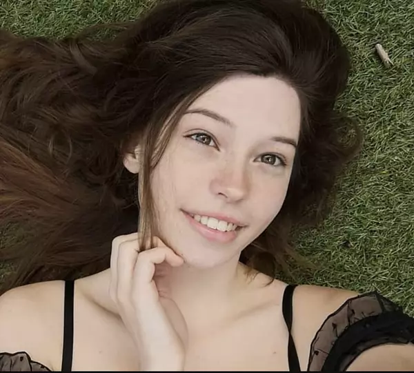 Medium Belle No makeup