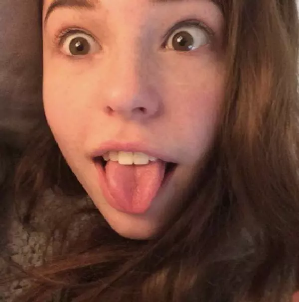 Medium belle delphine without makeup