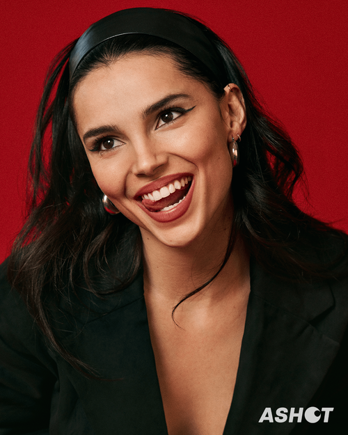 inde-navarrette-is-obsessed-a-shot-magazine-cover-story-v0-LFEf4QYnwCPa7SM2lkHWhPUgIP40ktKyyvs...png