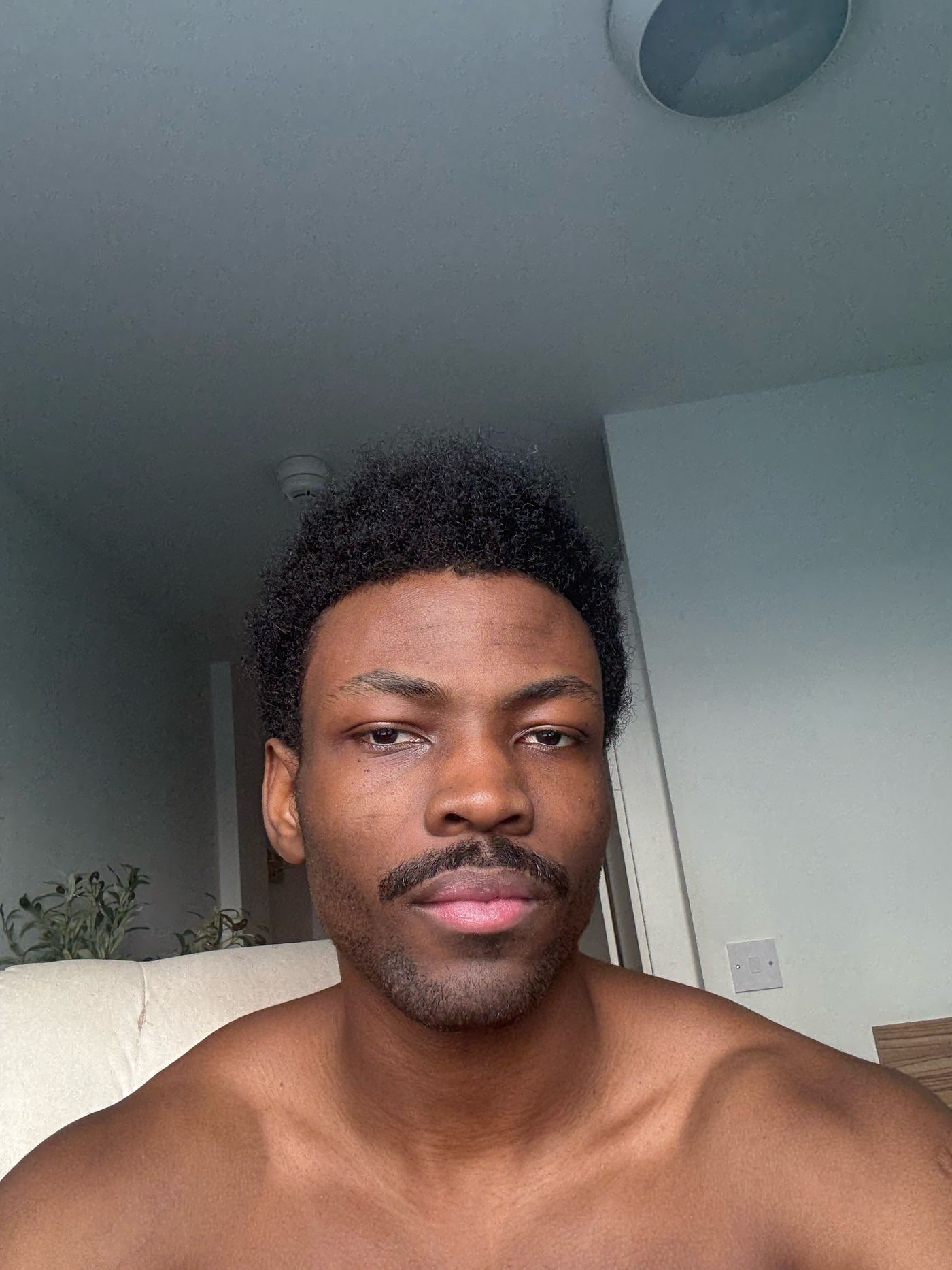 Front shirtless k4