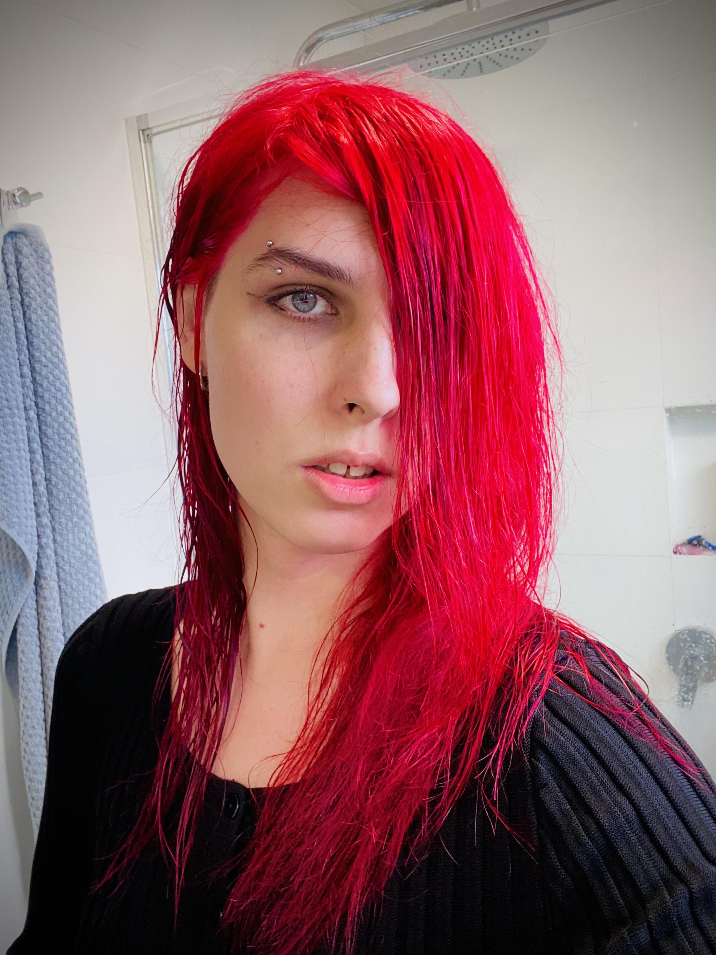 Mtf redid my hair to a pretty red im really happy with it v0 6v25b6s9y3ve1