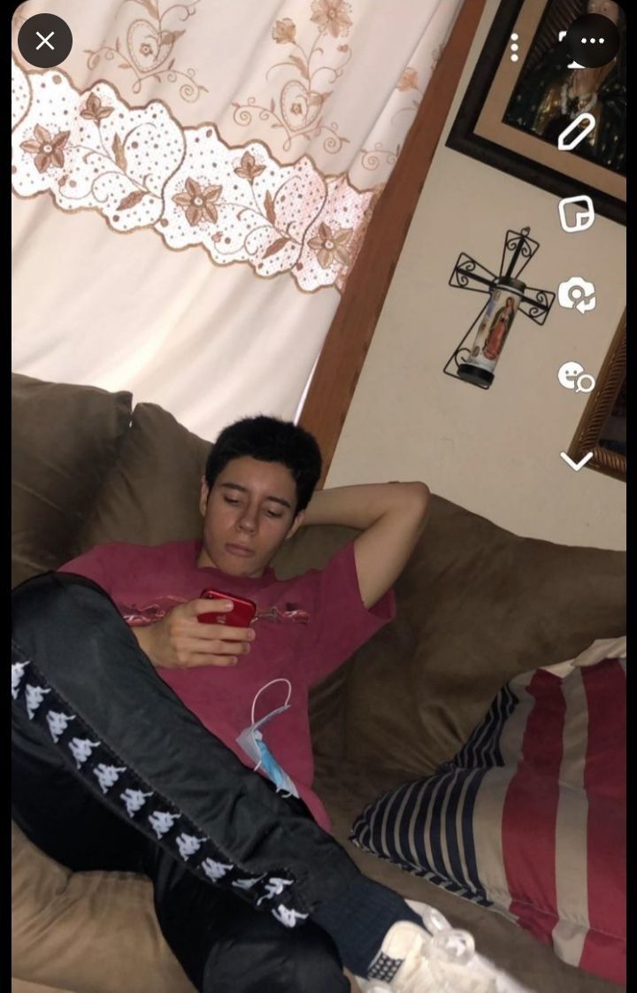1121
