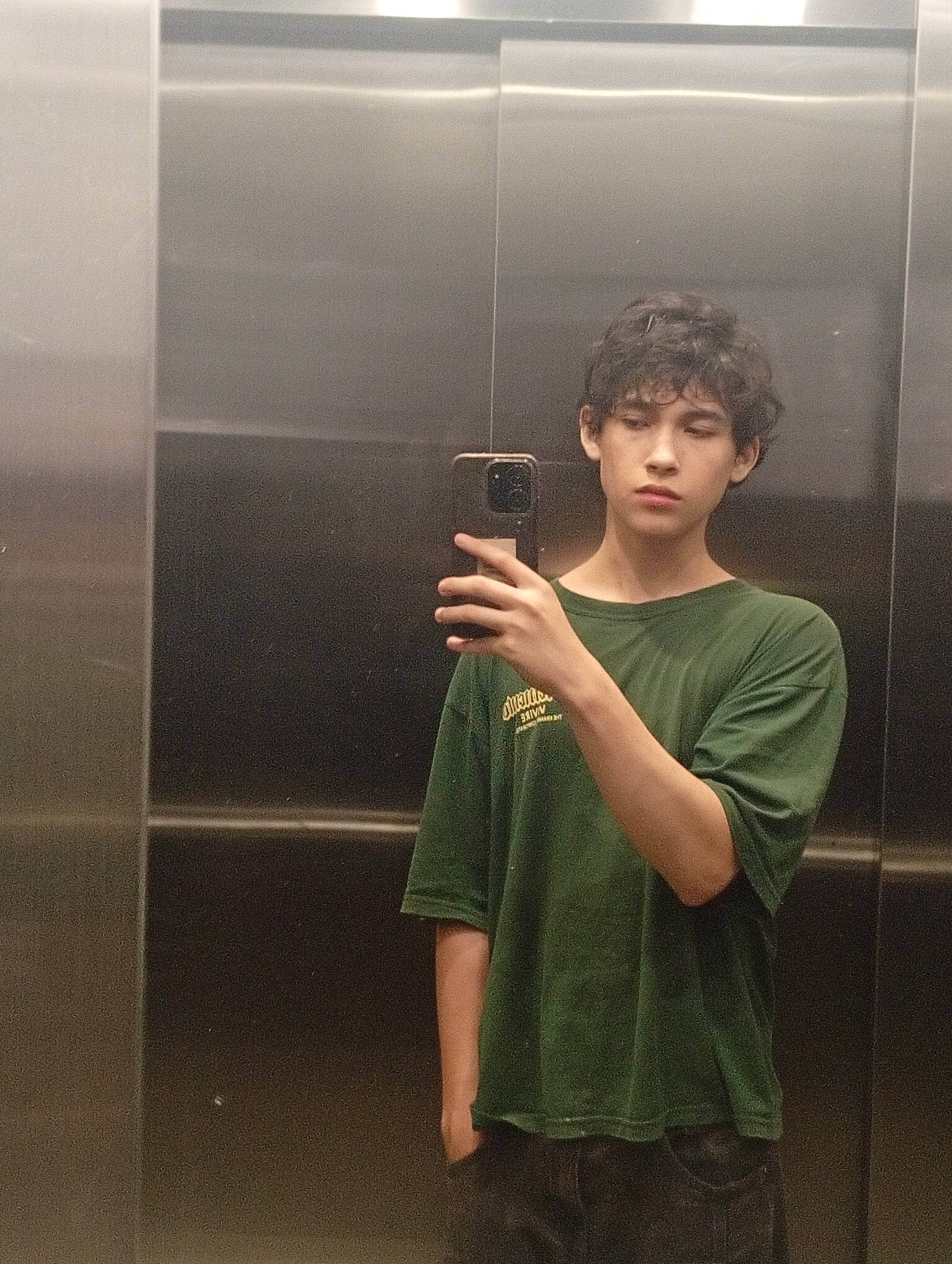 16085