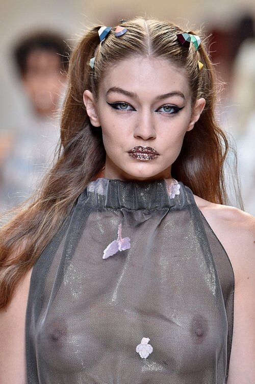 gigi-hadid-v0-ecfy36gfy5re1.jpg