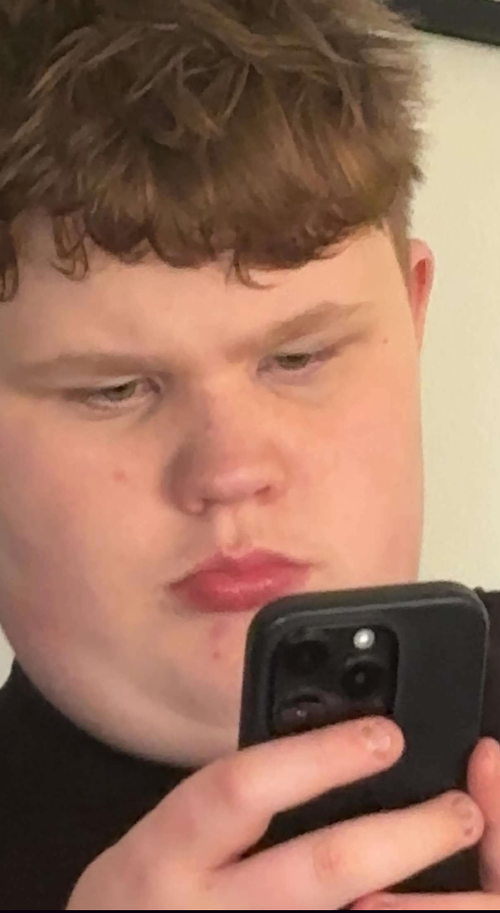 Leo bigmac chin.webp