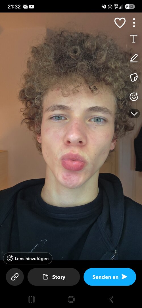 Screenshot_20260925_213237_Snapchat.jpg