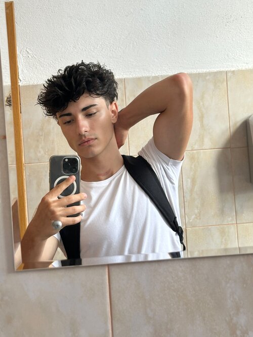 Facetune_14-09-2026-19-02-33.jpeg